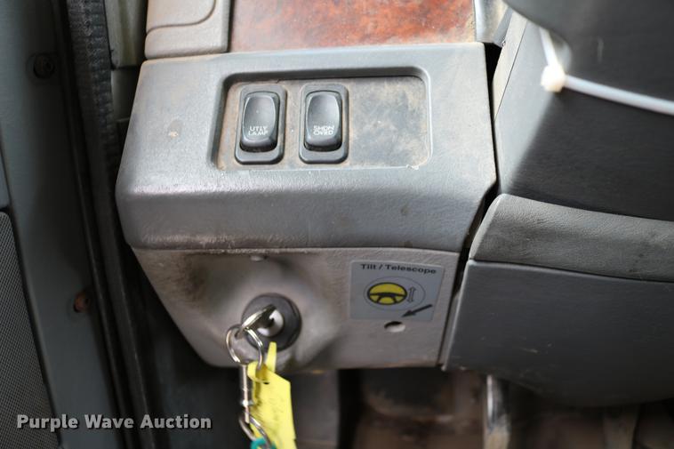 image for item DC3540 2003 Freightliner Century Class ST120 semi truck