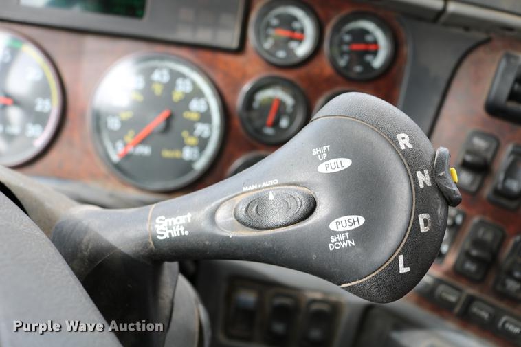 image for item DC3540 2003 Freightliner Century Class ST120 semi truck