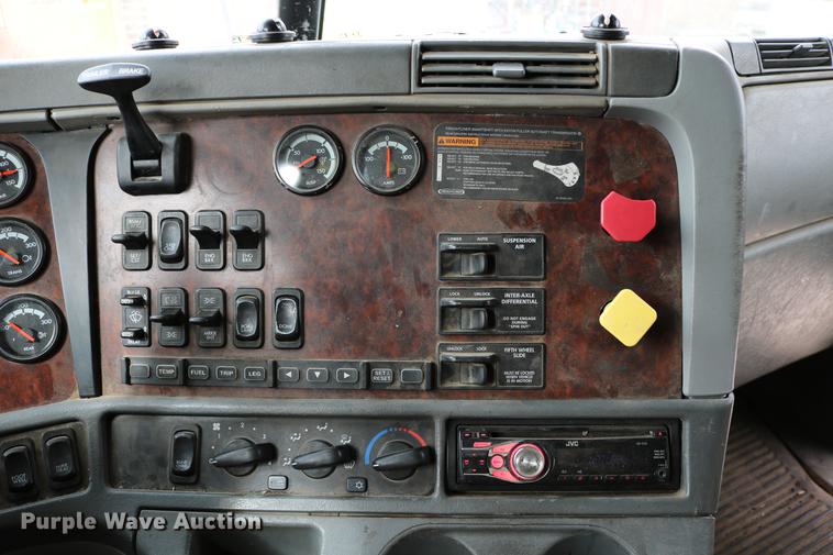 image for item DC3540 2003 Freightliner Century Class ST120 semi truck