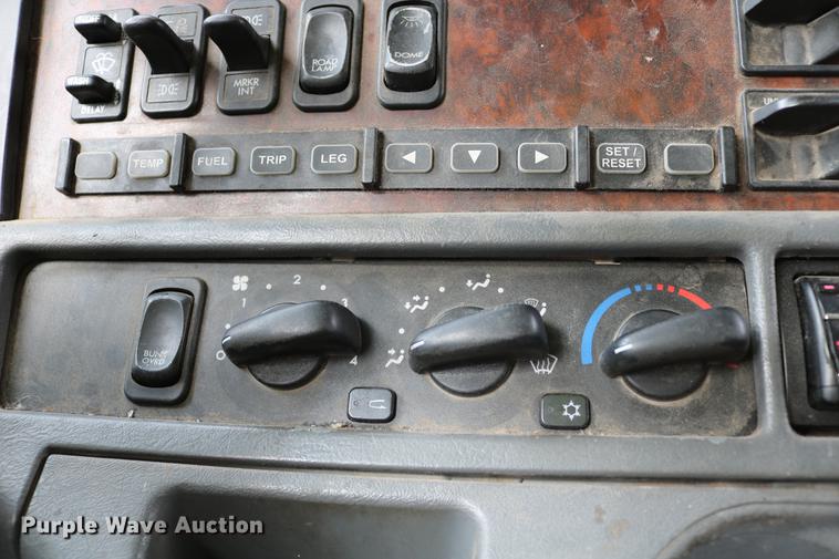 image for item DC3540 2003 Freightliner Century Class ST120 semi truck