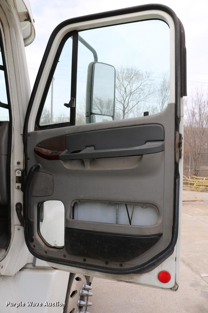 image for item DC3540 2003 Freightliner Century Class ST120 semi truck