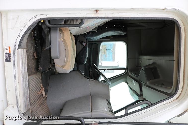 image for item DC3540 2003 Freightliner Century Class ST120 semi truck