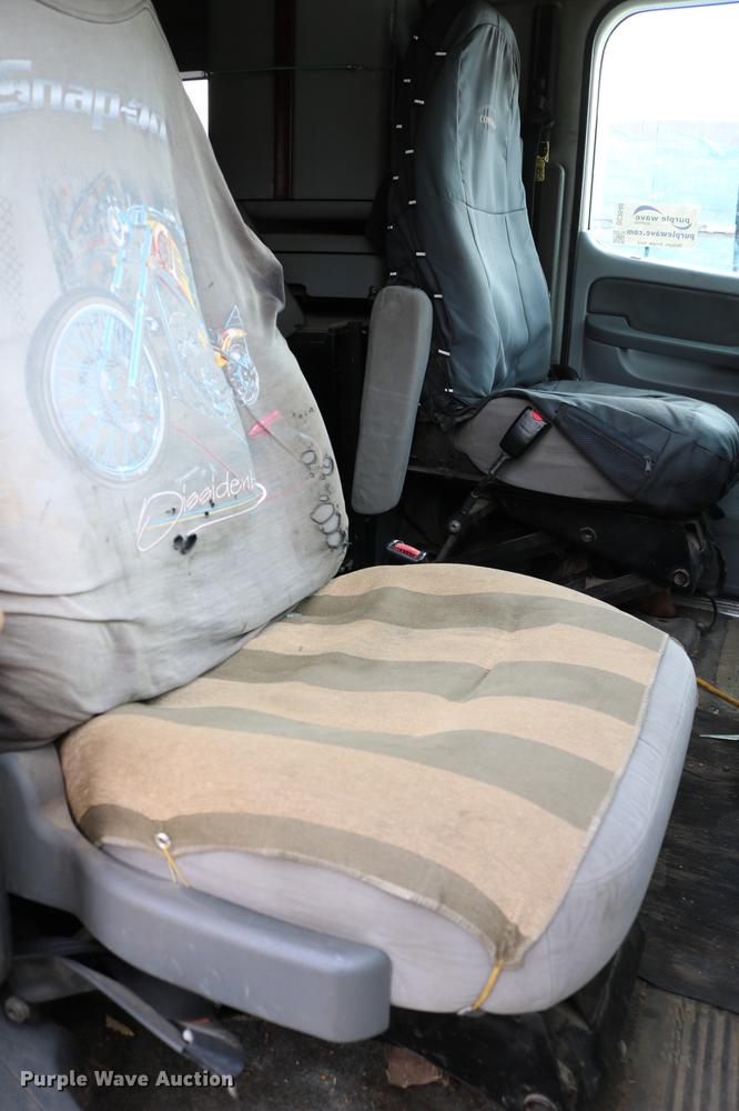 image for item DC3540 2003 Freightliner Century Class ST120 semi truck