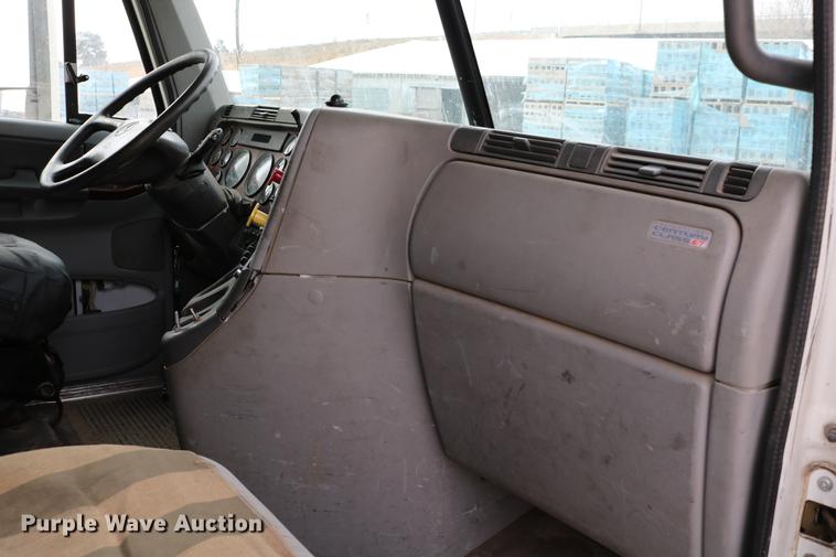 image for item DC3540 2003 Freightliner Century Class ST120 semi truck