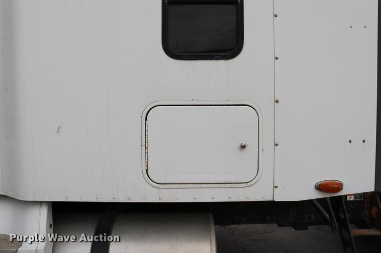 image for item DC3540 2003 Freightliner Century Class ST120 semi truck