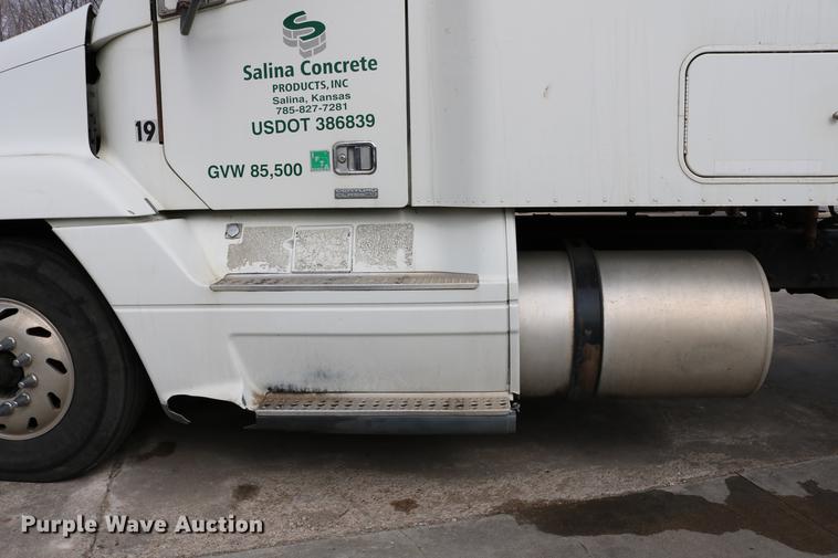 image for item DC3540 2003 Freightliner Century Class ST120 semi truck