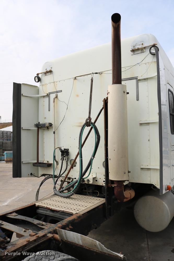 image for item DC3540 2003 Freightliner Century Class ST120 semi truck