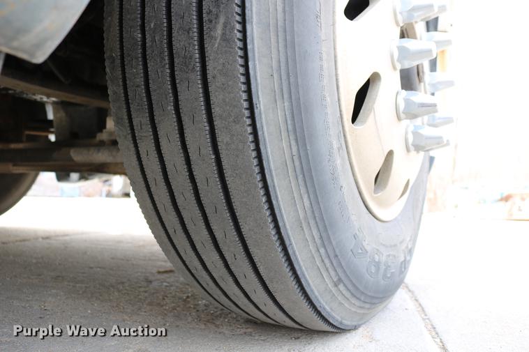 image for item DC3540 2003 Freightliner Century Class ST120 semi truck