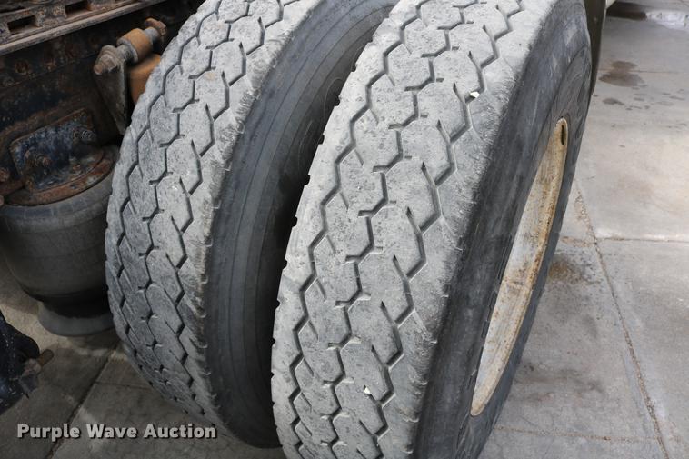 image for item DC3540 2003 Freightliner Century Class ST120 semi truck