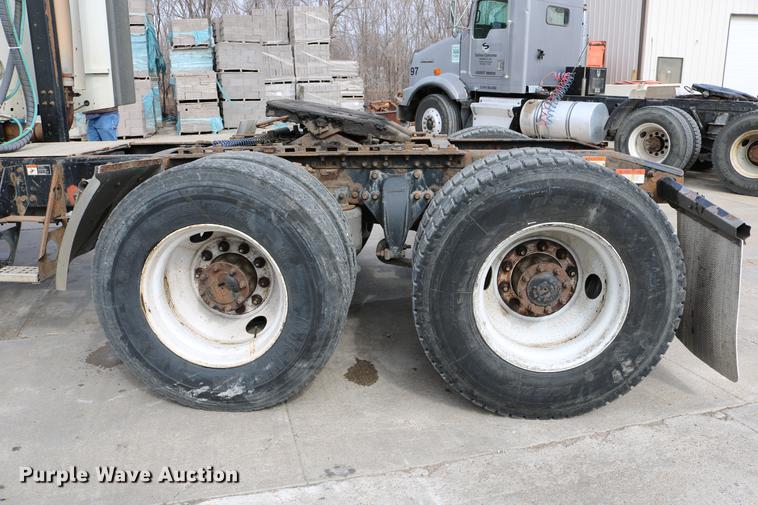 image for item DC3540 2003 Freightliner Century Class ST120 semi truck