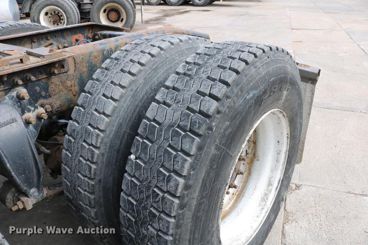 image for item DC3540 2003 Freightliner Century Class ST120 semi truck