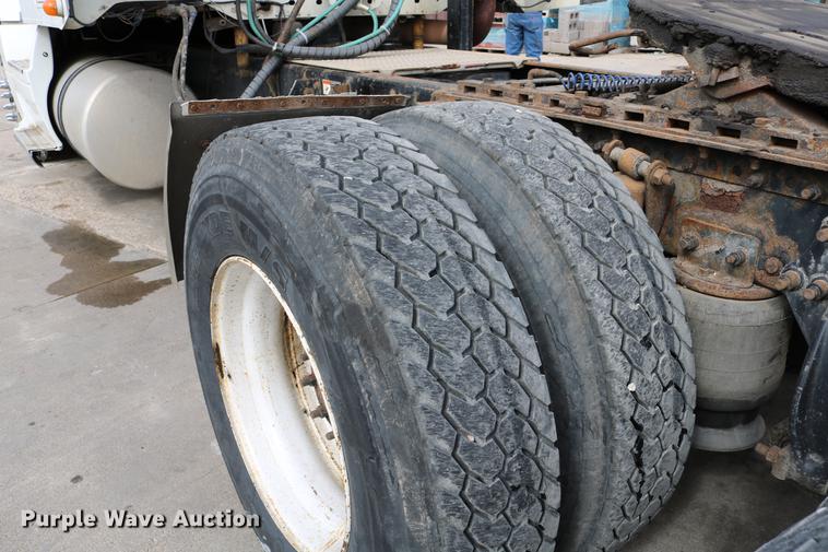 image for item DC3540 2003 Freightliner Century Class ST120 semi truck