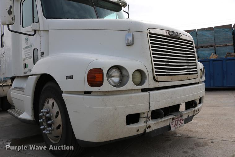 image for item DC3540 2003 Freightliner Century Class ST120 semi truck