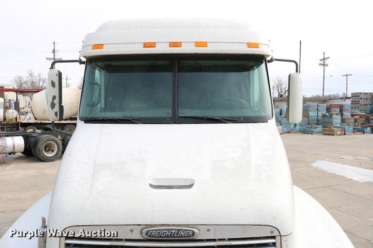 image for item DC3540 2003 Freightliner Century Class ST120 semi truck