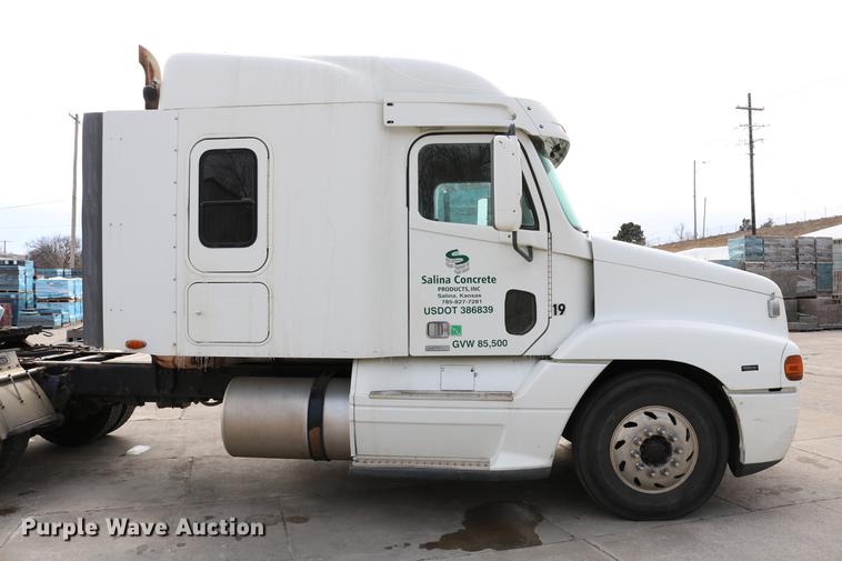 image for item DC3540 2003 Freightliner Century Class ST120 semi truck