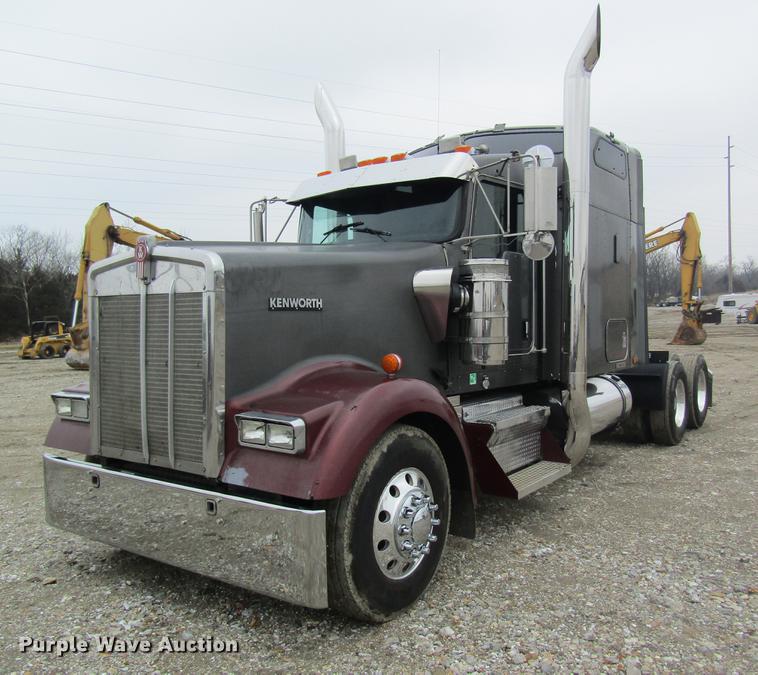 image for item DC4472 2004 Kenworth W900B semi truck