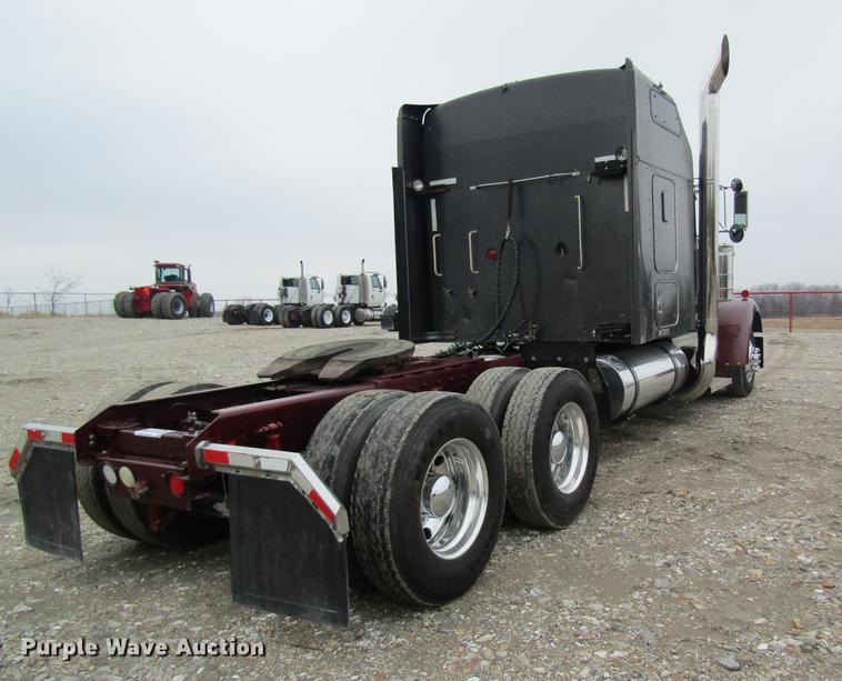 image for item DC4472 2004 Kenworth W900B semi truck