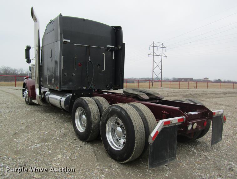 image for item DC4472 2004 Kenworth W900B semi truck