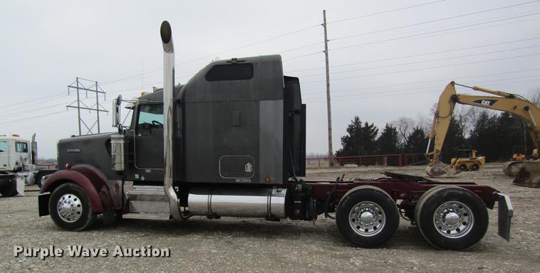 image for item DC4472 2004 Kenworth W900B semi truck