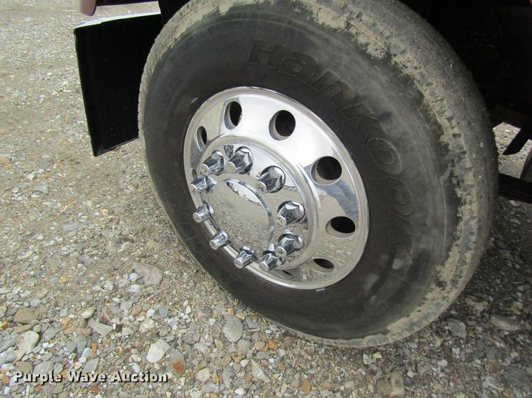 image for item DC4472 2004 Kenworth W900B semi truck