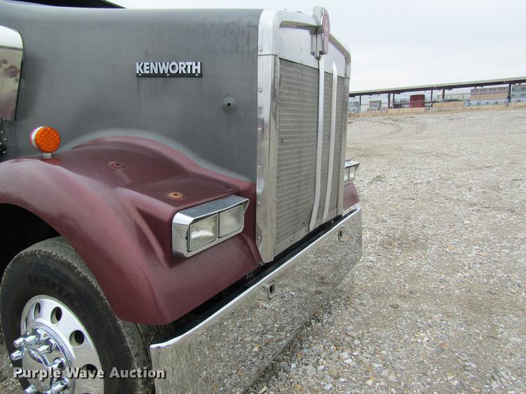 image for item DC4472 2004 Kenworth W900B semi truck