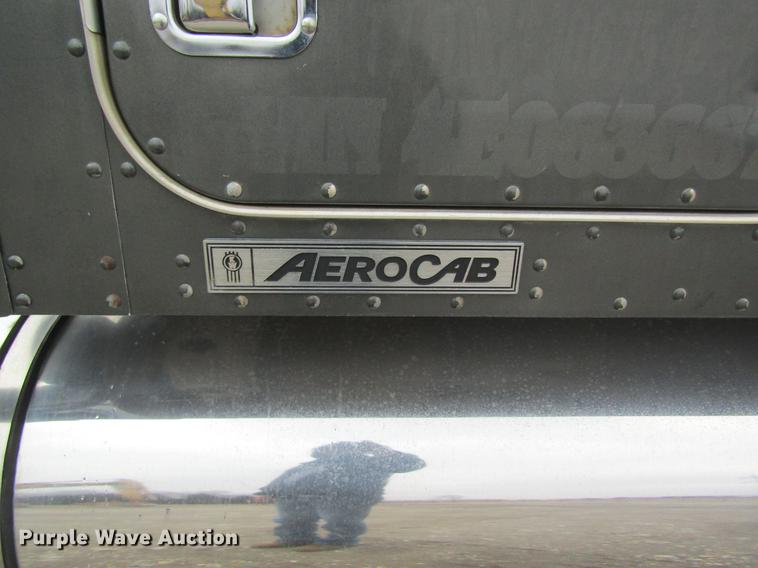 image for item DC4472 2004 Kenworth W900B semi truck