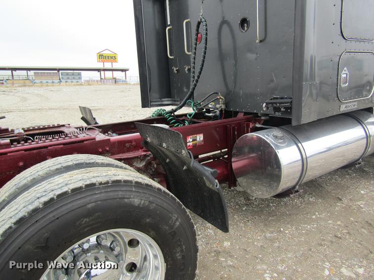 image for item DC4472 2004 Kenworth W900B semi truck