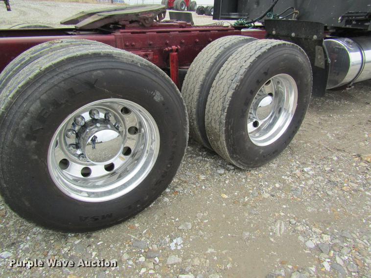 image for item DC4472 2004 Kenworth W900B semi truck