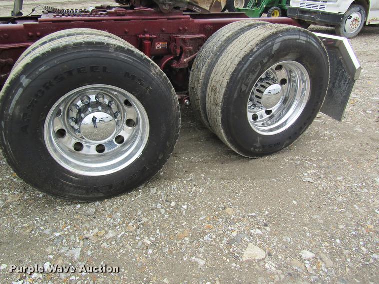 image for item DC4472 2004 Kenworth W900B semi truck