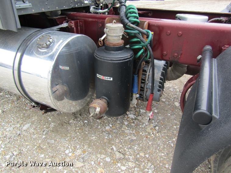 image for item DC4472 2004 Kenworth W900B semi truck