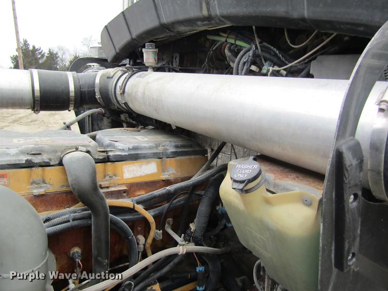 image for item DC4472 2004 Kenworth W900B semi truck