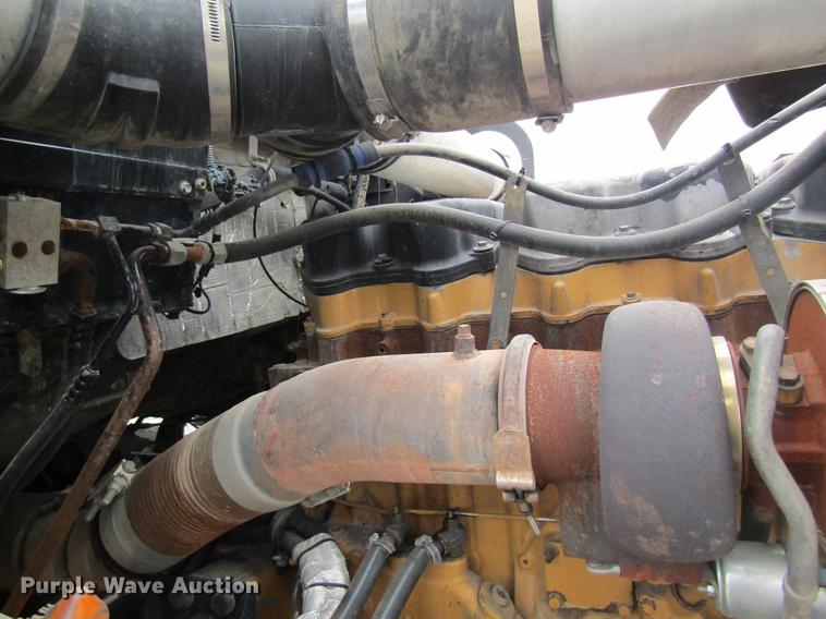 image for item DC4472 2004 Kenworth W900B semi truck