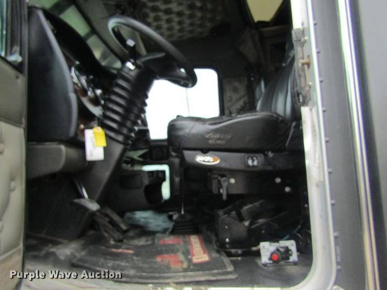 image for item DC4472 2004 Kenworth W900B semi truck