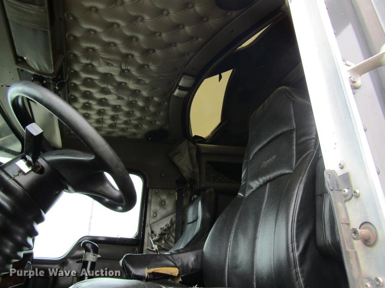 image for item DC4472 2004 Kenworth W900B semi truck