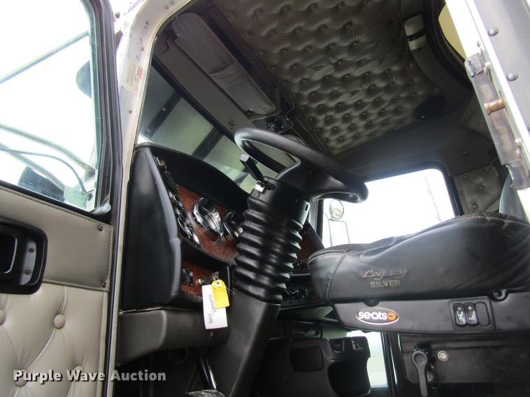 image for item DC4472 2004 Kenworth W900B semi truck