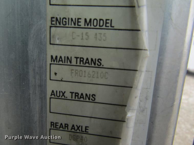 image for item DC4472 2004 Kenworth W900B semi truck