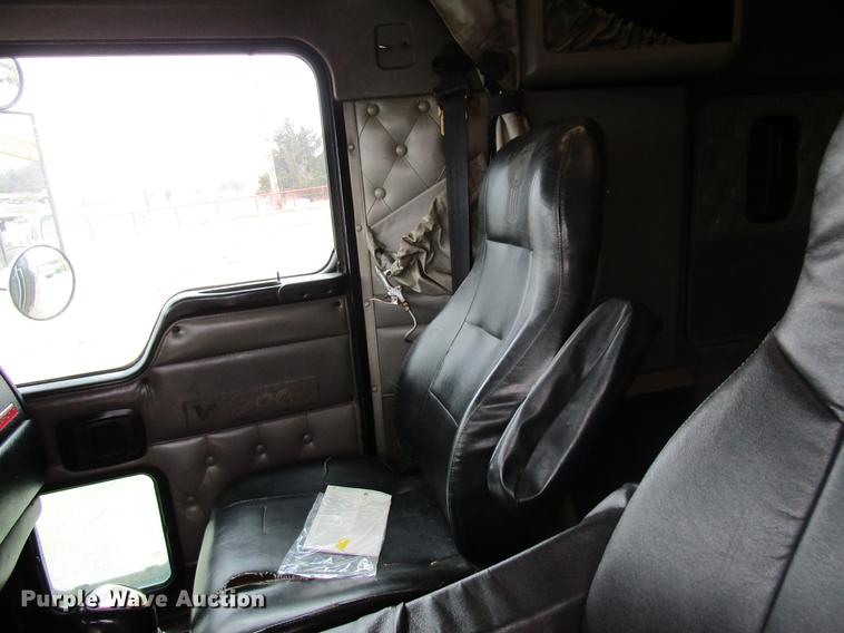 image for item DC4472 2004 Kenworth W900B semi truck