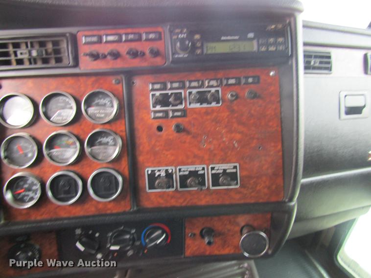 image for item DC4472 2004 Kenworth W900B semi truck