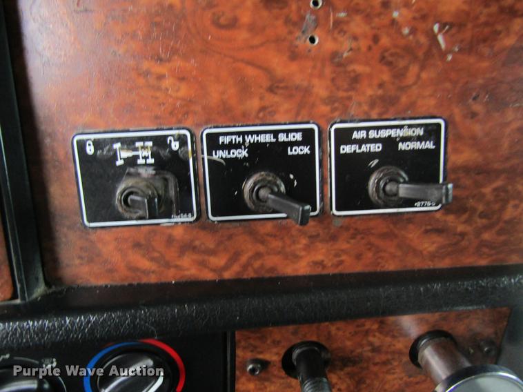 image for item DC4472 2004 Kenworth W900B semi truck