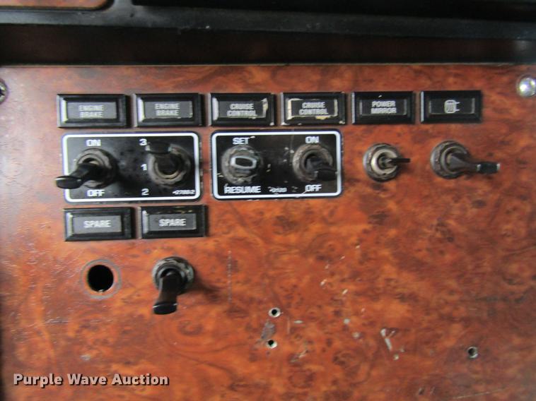 image for item DC4472 2004 Kenworth W900B semi truck