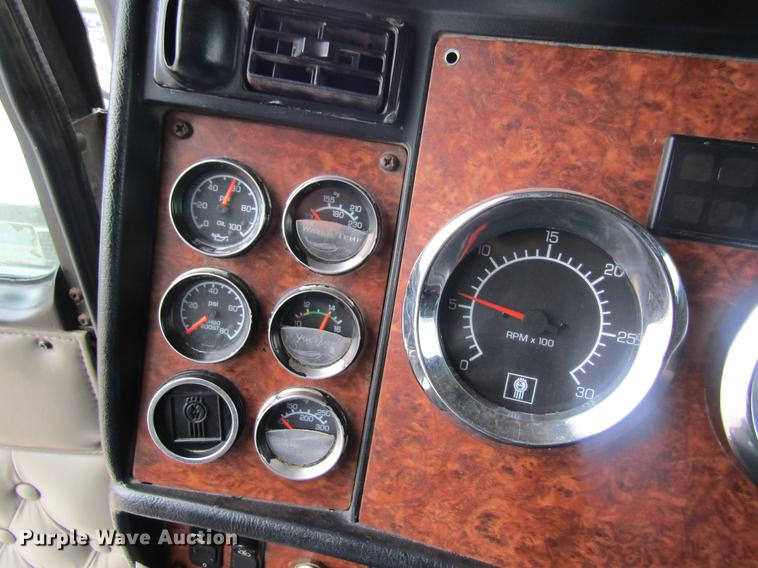 image for item DC4472 2004 Kenworth W900B semi truck