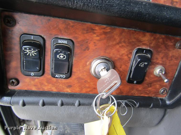 image for item DC4472 2004 Kenworth W900B semi truck