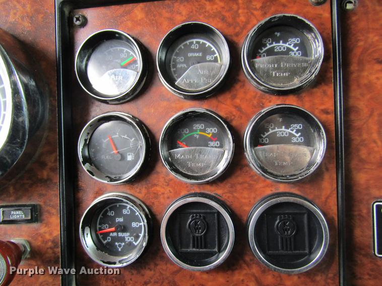 image for item DC4472 2004 Kenworth W900B semi truck