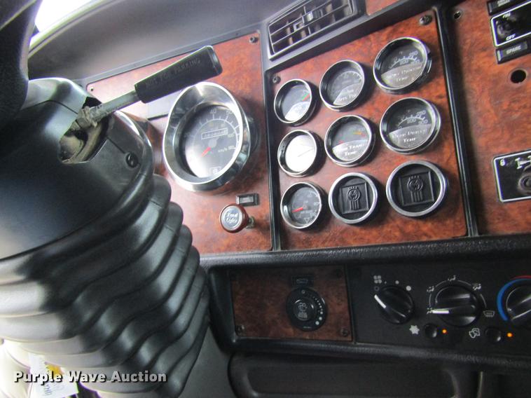 image for item DC4472 2004 Kenworth W900B semi truck