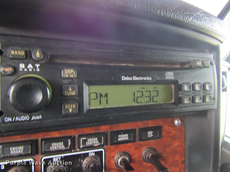 image for item DC4472 2004 Kenworth W900B semi truck