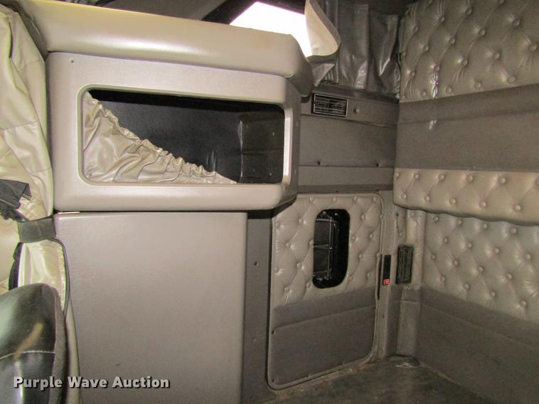 image for item DC4472 2004 Kenworth W900B semi truck