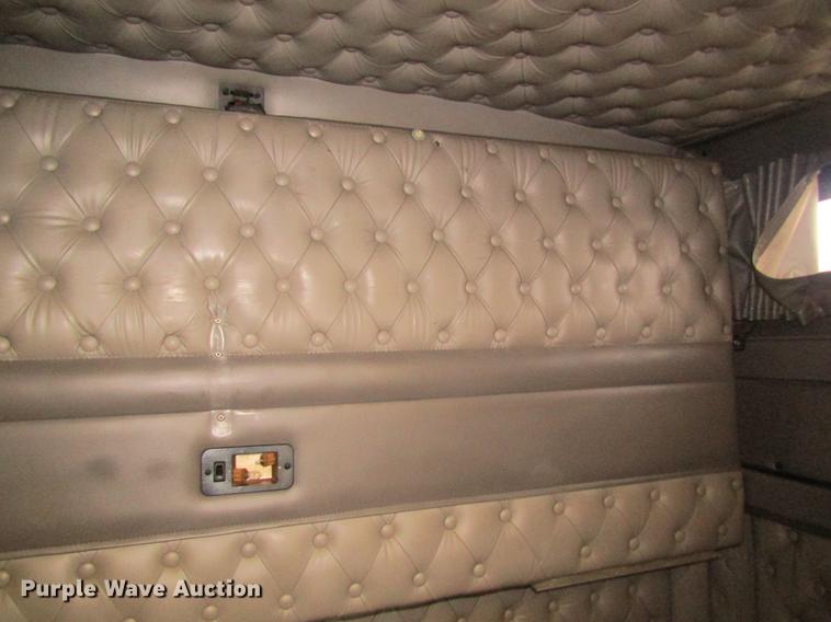 image for item DC4472 2004 Kenworth W900B semi truck