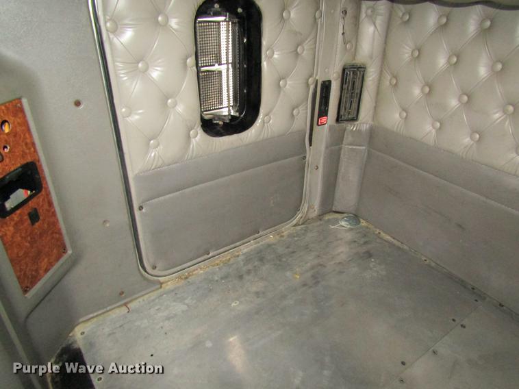 image for item DC4472 2004 Kenworth W900B semi truck