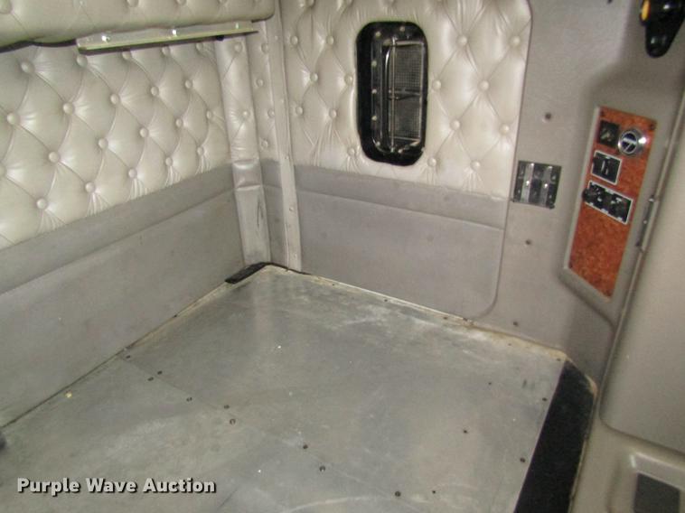 image for item DC4472 2004 Kenworth W900B semi truck