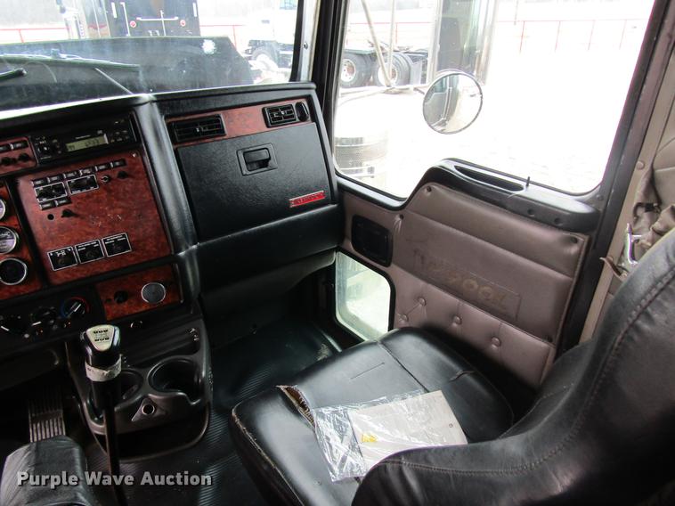 image for item DC4472 2004 Kenworth W900B semi truck